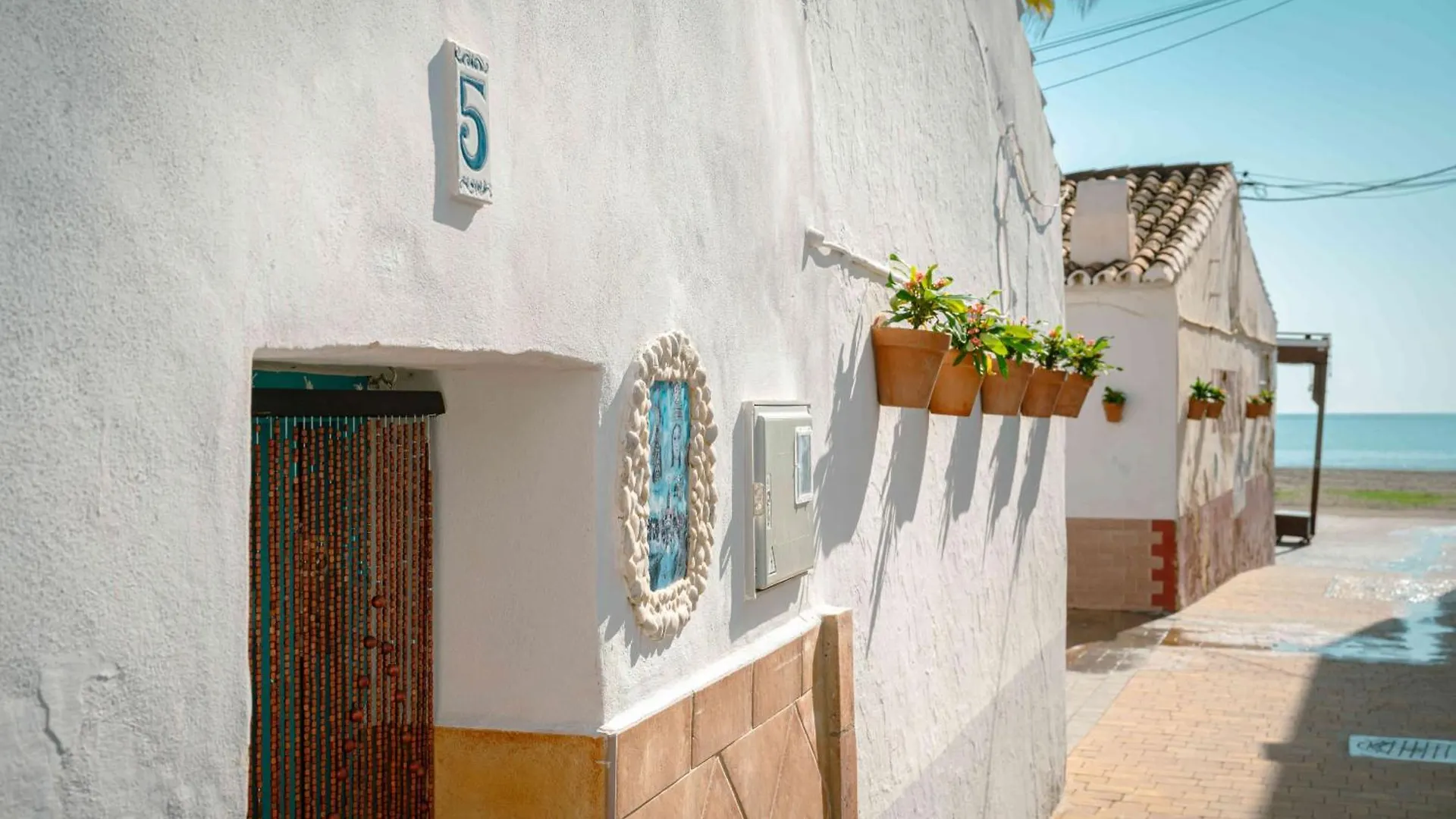 Casita En Barrio De Pescadores contacts